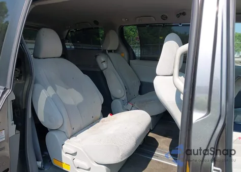 2011 Toyota Sienna Le V6 z USA, uszkodzony, nr VIN 5TDKK3DC2BS158039